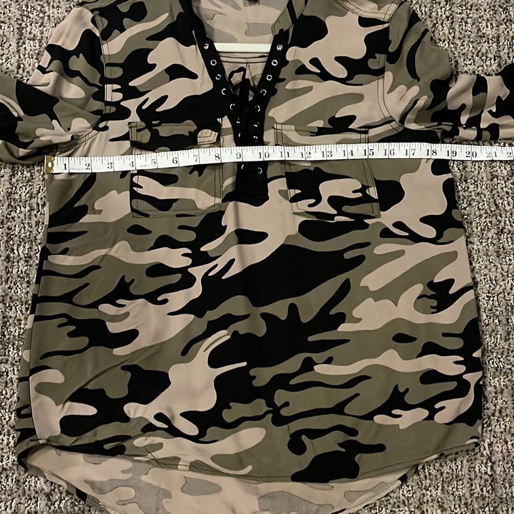 Rock & Republic Women Green Camo Lace up Pullover Shirt size Small - Picture 6 of 8